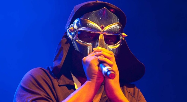 ESPÓLIO DE MF DOOM PROCESSA EX-STONES E JOGAM EXECUTIVO POR SUPOSTOS LIVROS DE RIMAS ROUBADOS