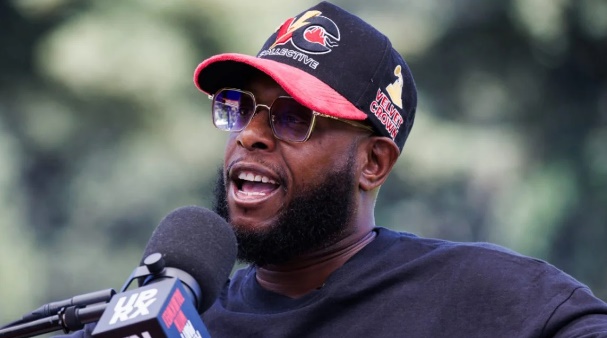 TALIB KWELI CHAMA BET HIP HOP AWARDS POR ESNOBAR O 'MELHOR PODCAST DE HIP HOP'