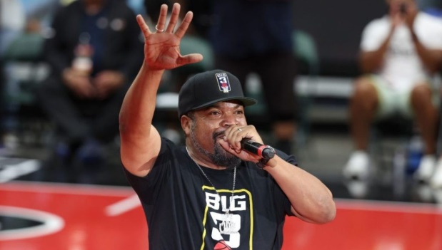 ICE CUBE FICOU SEM PALAVRAS QUANDO O HALL DA FAMA DO BASQUETE NOMEOU O PRÊMIO IMPACT EM SUA HOMENAGEM